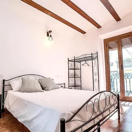 Con Terraza Cerca De La Estacion Del Nord Apartamento